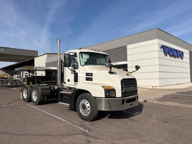2025 Mack Anthem Cab & Chassis Trucks