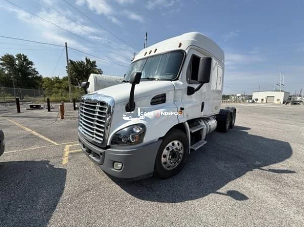 2020 Freightliner CASCADIA 113 Sleeper Trucks
