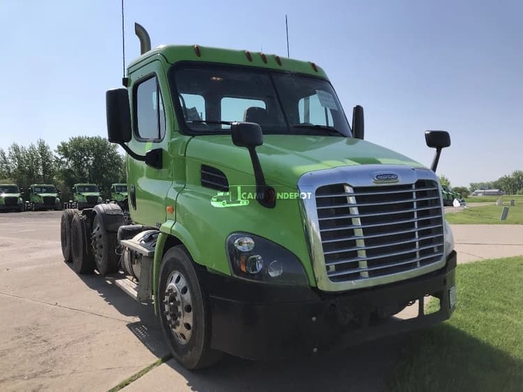 2019 Freightliner CA113 Day Cab Trucks