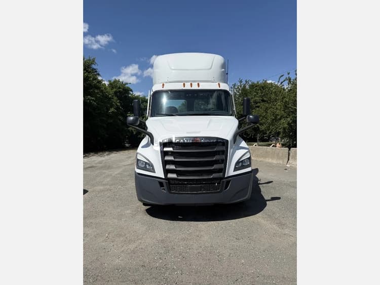 2021 Freightliner 116 Day Cab Trucks