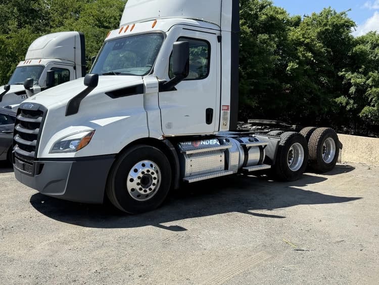 2021 Freightliner CASCADIA 116 Day Cab Trucks