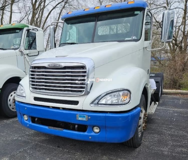 2015 Freightliner Columbia Day Cab Trucks