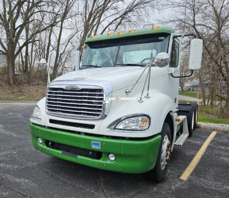 2005 Freightliner COLUMBIA 120 Day Cab Trucks