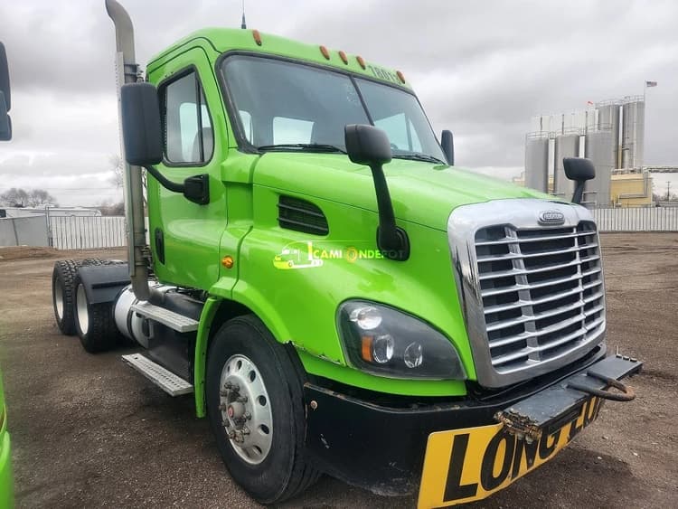 2018 Freightliner CA113DC Day Cab Trucks