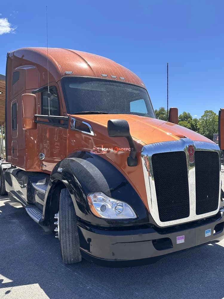 2022 Kenworth T680 Sleeper Trucks