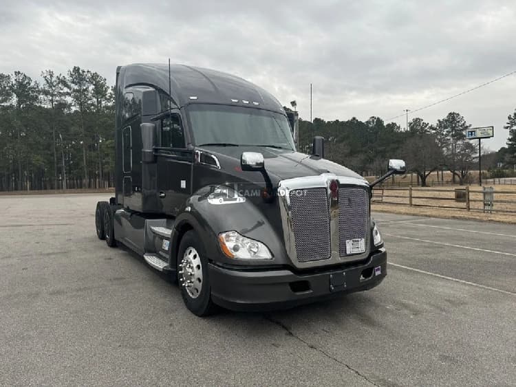 2022 Kenworth T680 Sleeper Trucks