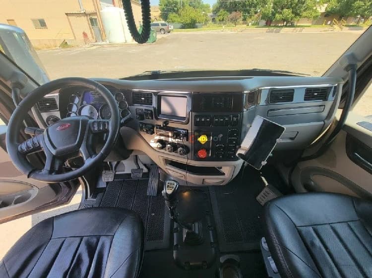 2019 Peterbilt 567 Sleeper Trucks