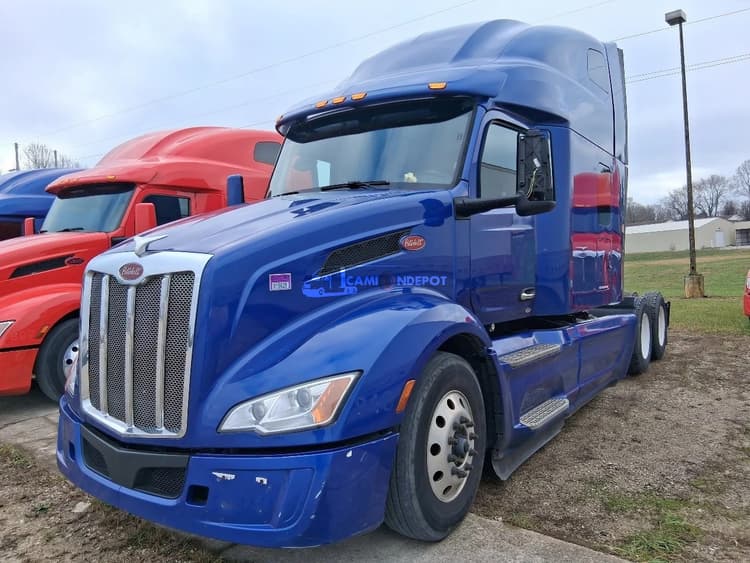 2023 Peterbilt 579 Sleeper Trucks