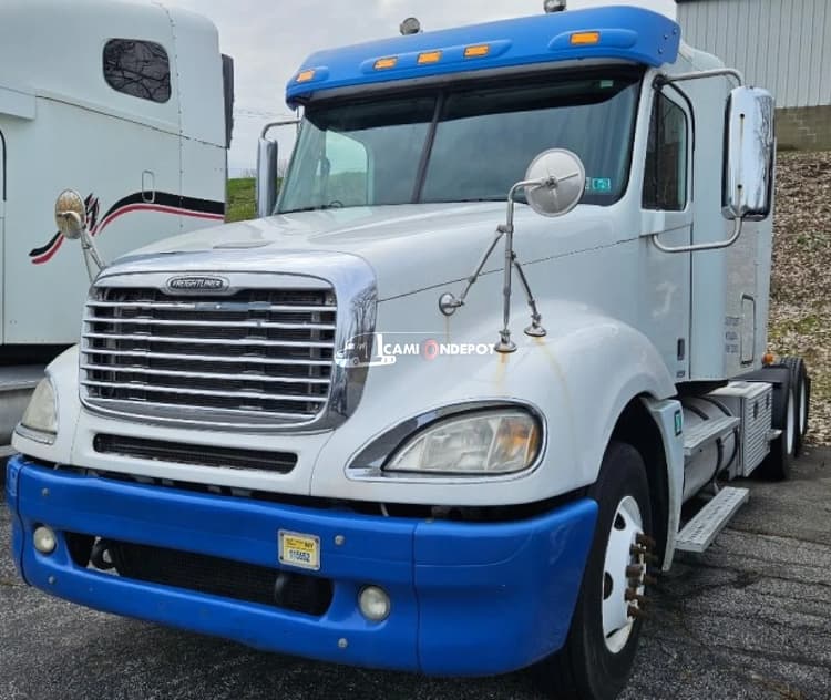 2007 Freightliner Columbia Sleeper Trucks