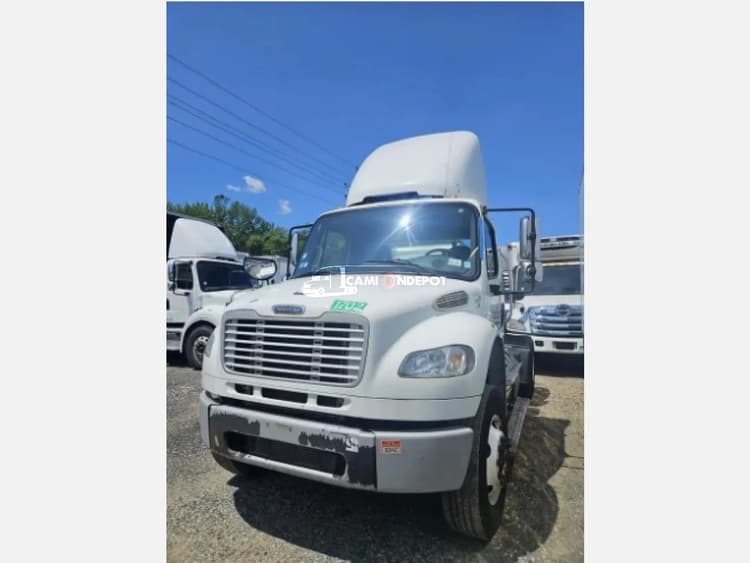 2014 Freightliner M2 106 Day Cab Trucks