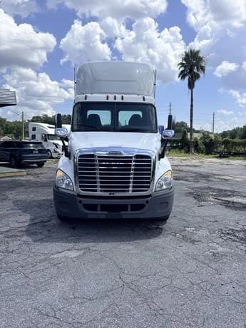 2016 Freightliner Cascadia 125 Day Cab Trucks