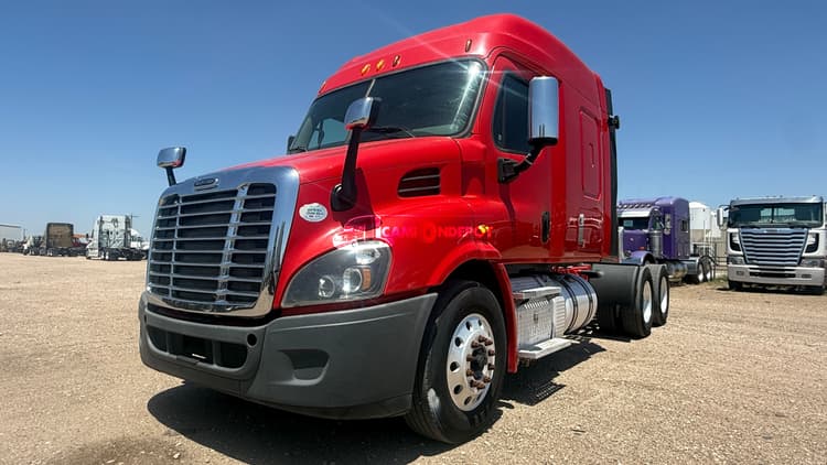 2015 Freightliner CASCADIA 113 Sleeper Trucks