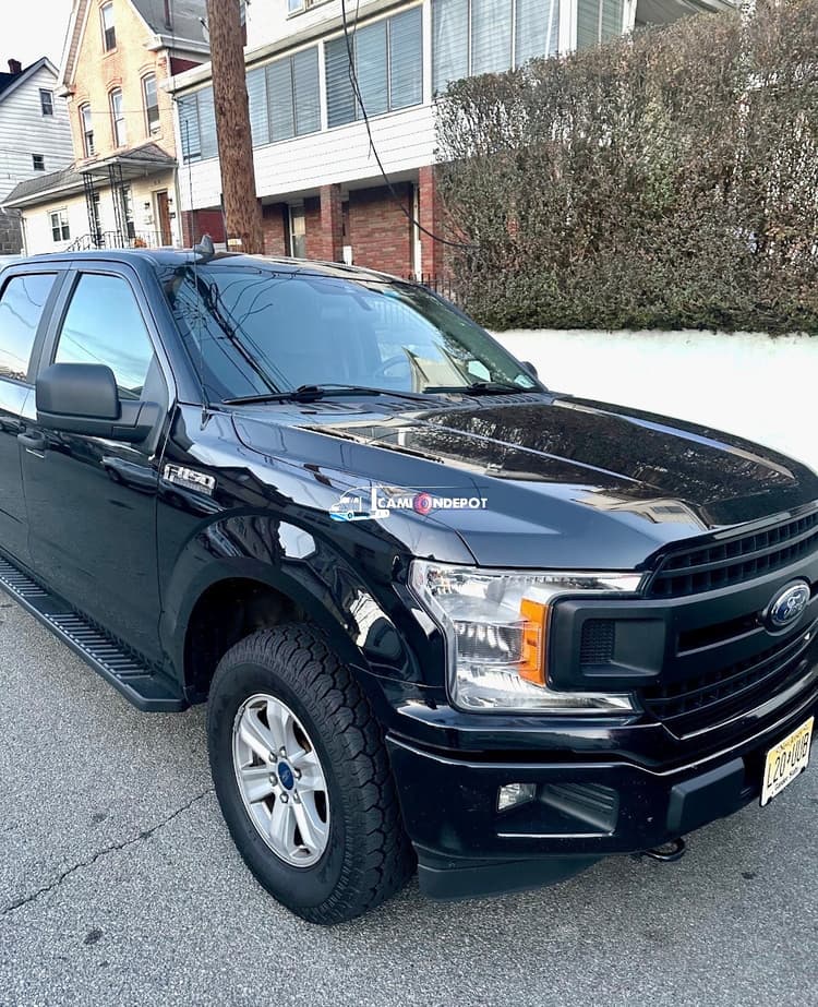 2020 Ford F   150 XLT CREW CAB Pickup Trucks