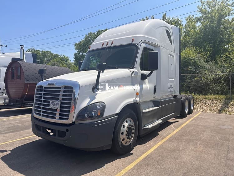 2016 FREIGHTLINER Cascadia CA125SLP Sleeper Sleeper Trucks