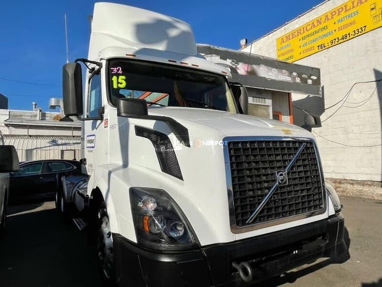 2015 VOLVO VNL Cab & Chassis Trucks