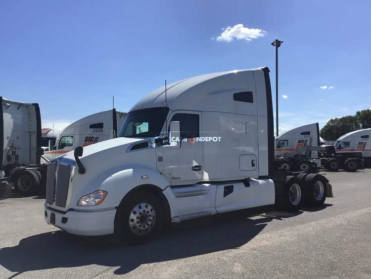 2019 KENWORTH T680 Sleeper Trucks