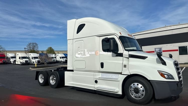 2020 FREIGHTLINER Cascadia Sleeper Trucks