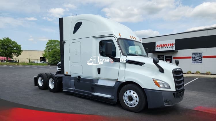 2020 FREIGHTLINER Cascadia Sleeper Trucks