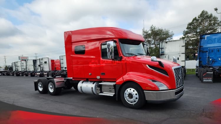 2021 VOLVO VNL 740 Sleeper Trucks