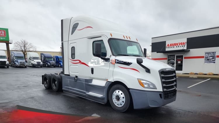 2021 FREIGHTLINER Cascadia Sleeper Trucks
