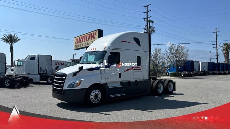 2021 FREIGHTLINER Cascadia Sleeper Trucks