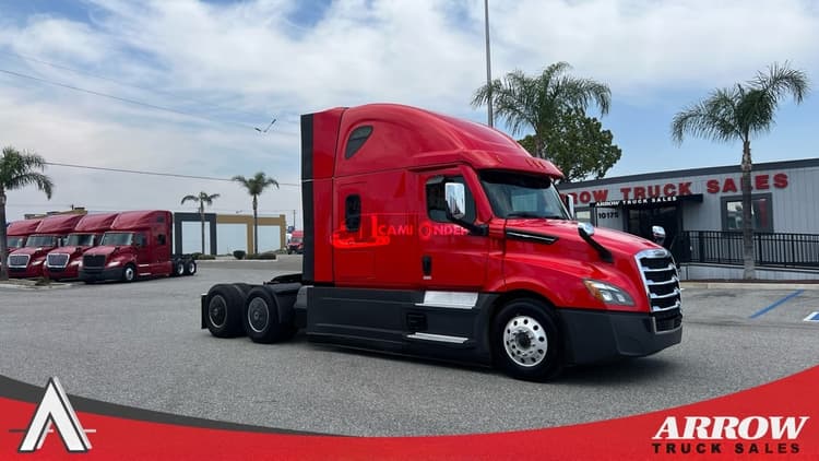 2021 FREIGHTLINER Cascadia Sleeper Trucks