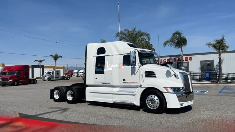 2022 Western Star 5700XE Sleeper Trucks