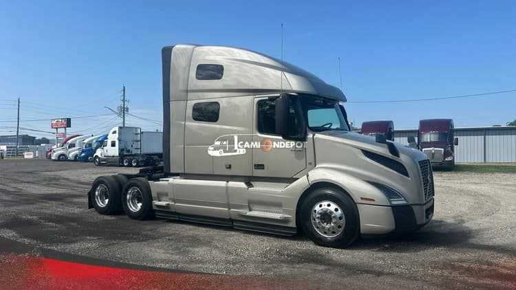 2022 Volvo VNL 760 Sleeper Trucks