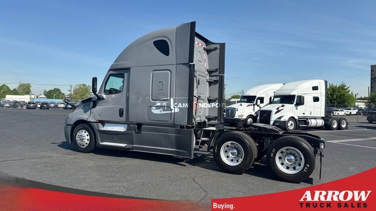2020 Freightliner Cascadia  Sleeper Trucks
