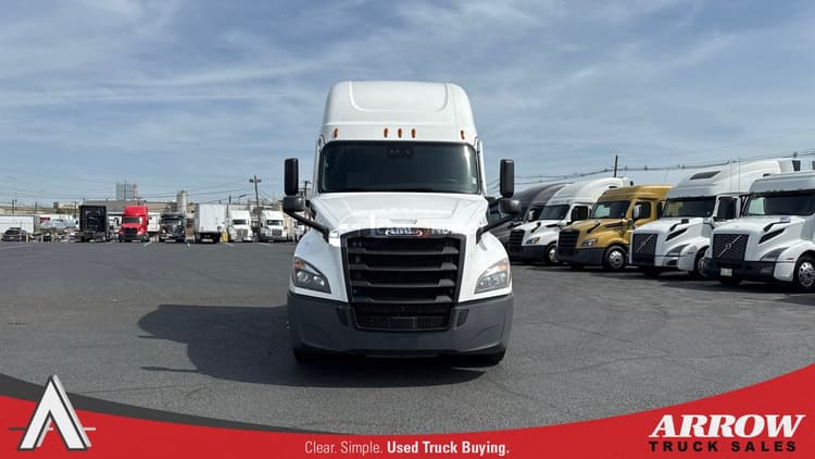 2020 Freightliner Cascadia Sleeper Trucks