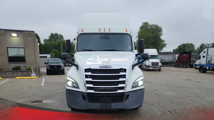 2021 Freightliner Cascadia Sleeper Trucks