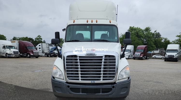 2018 Freightliner Cascadia Day Cab Trucks