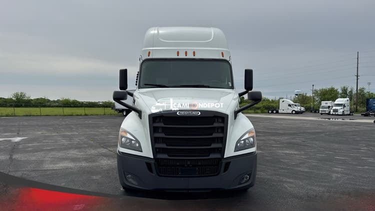 2020 Freightliner Cascadia Sleeper Trucks