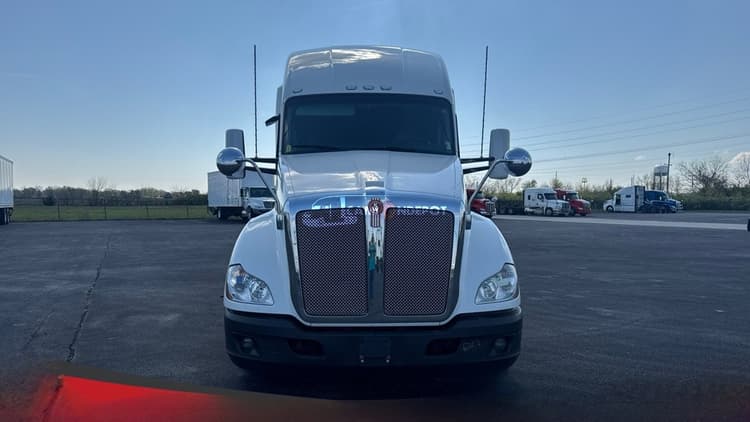2021 Kenworth T680 Sleeper Trucks
