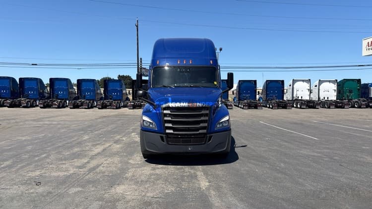 2022 Freightliner Cascadia Sleeper Trucks