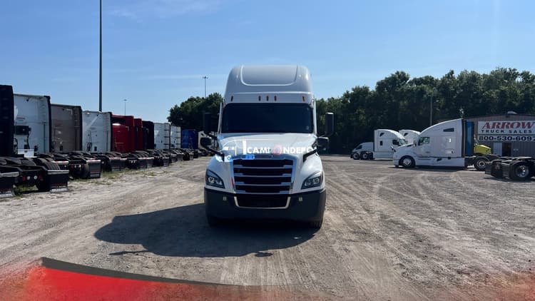 2023 Freightliner Cascadia Sleeper Trucks