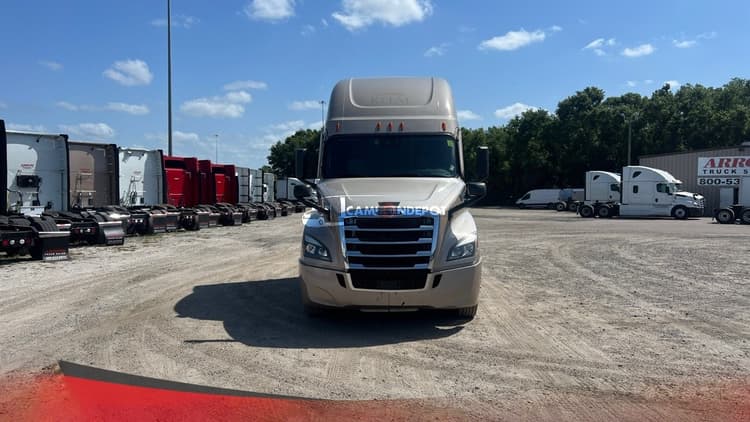 2021 Freightliner Cascadia Sleeper Trucks