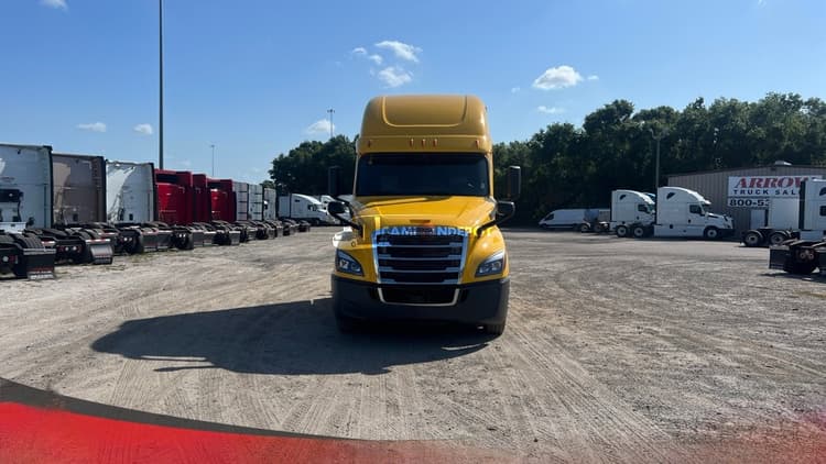 2020 Freightliner Cascadia Sleeper Trucks