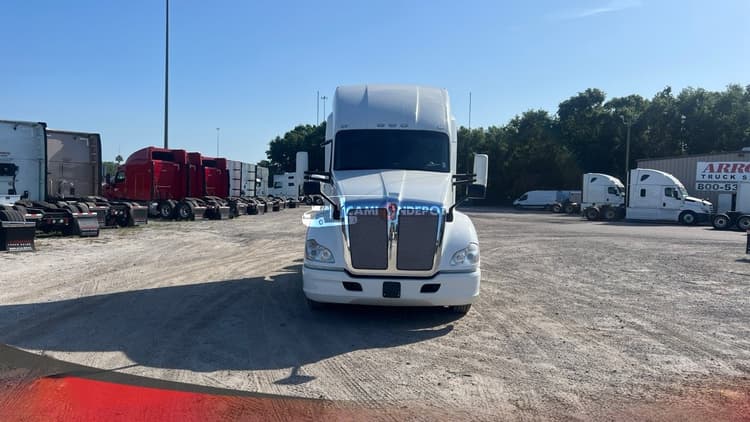 2020 Kenworth T680 Sleeper Trucks