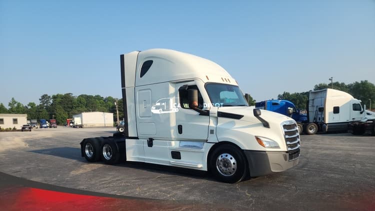 2021 Freightliner Cascadia Sleeper Trucks