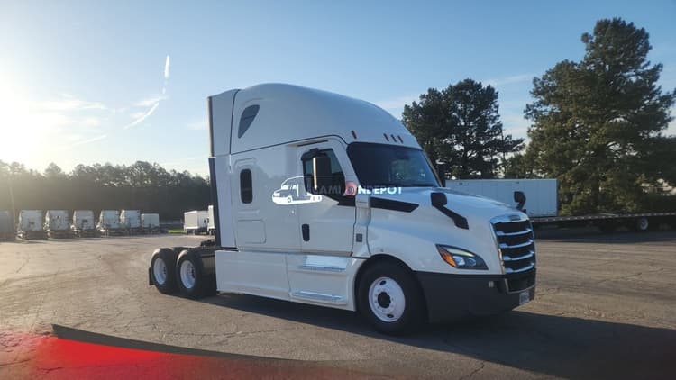 2023 Freightliner Cascadia Sleeper Trucks