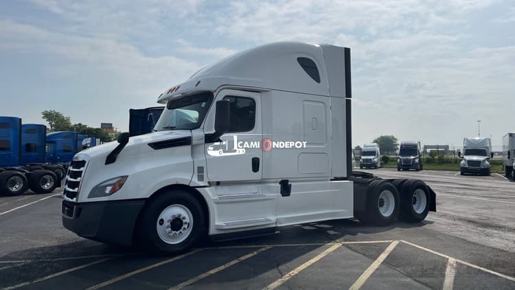 2020 Freightliner Cascadia Sleeper Trucks
