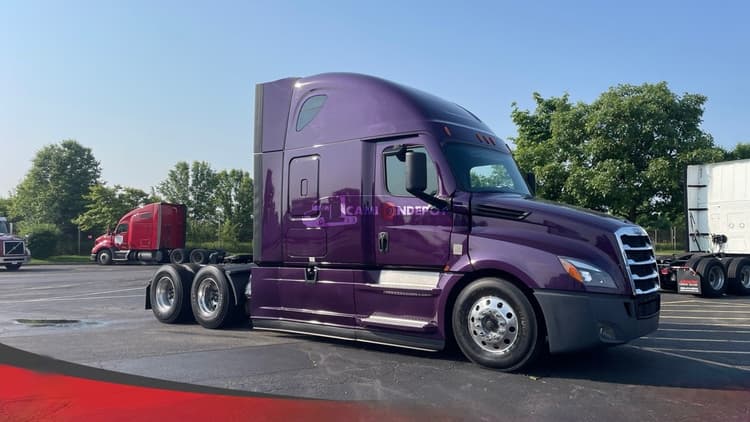 2020 Freightliner Cascadia Sleeper Trucks