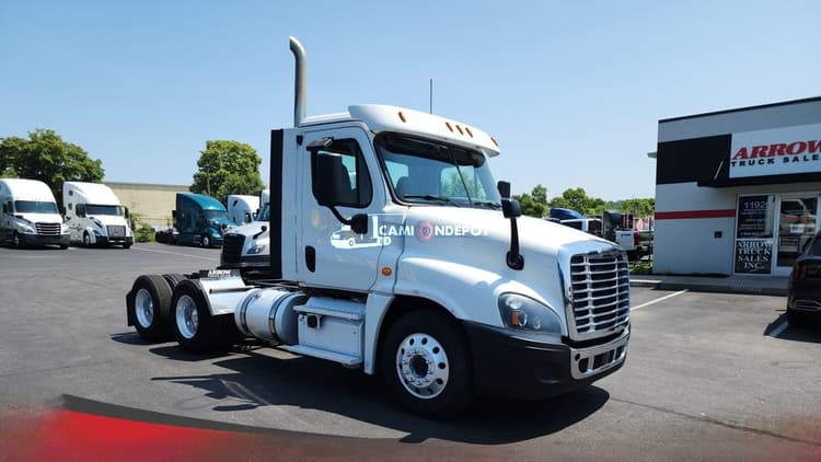 2019 Freightliner Cascadia Day Cab Trucks