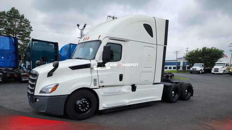 2020 Freightliner Cascadia Sleeper Trucks