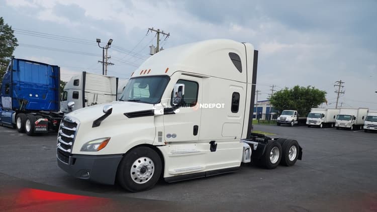 2020 Freightliner Cascadia Sleeper Trucks