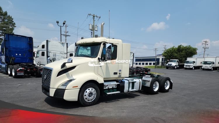 2020 Volvo VNL 300 Day Cab Trucks