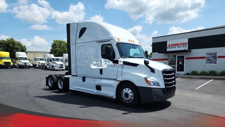 2022 Freightliner Cascadia Sleeper Trucks