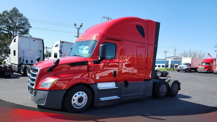 2022 Freightliner Cascadia Sleeper Trucks