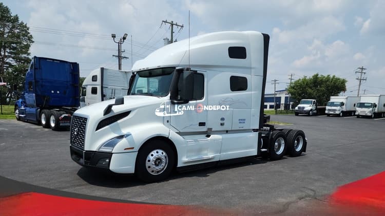 2022 Volvo VNL 760 Sleeper Trucks